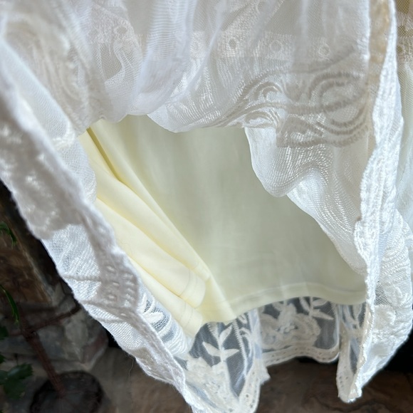 Lace Covered Lined Cream 3/4 Sleeve Above the Knee Medium Top;Perfect Condition! - Picture 12 of 16